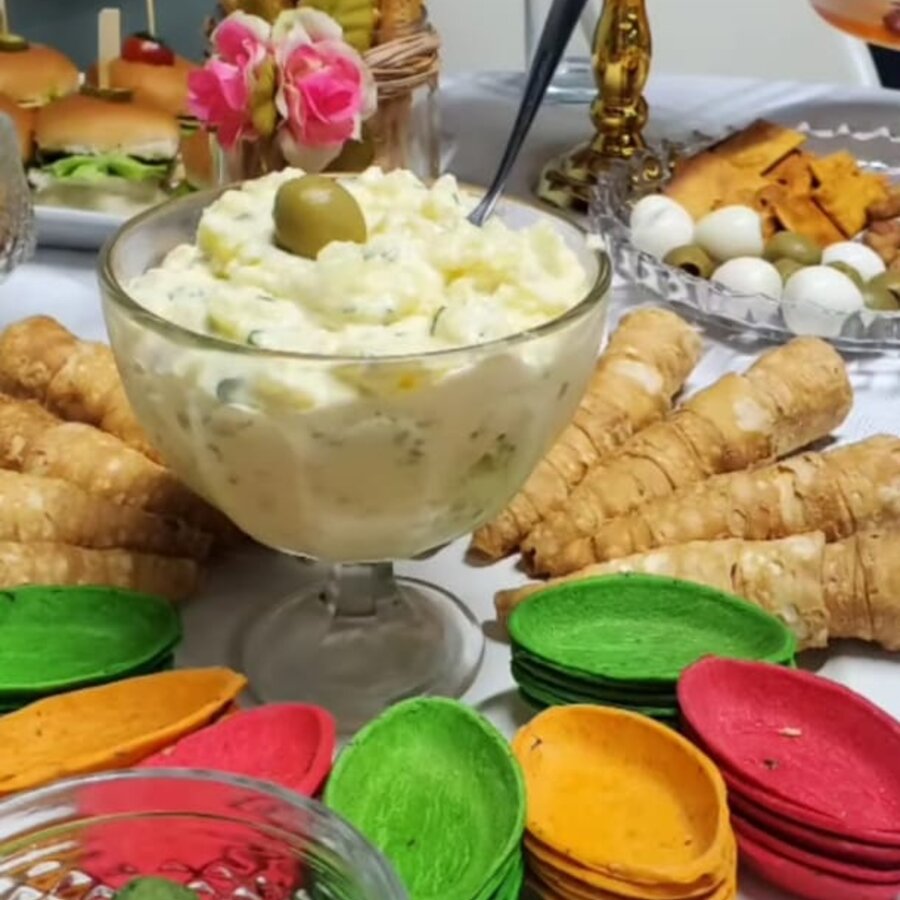 Mesa de evento de cliente 1 com barquetes Mais Sabor