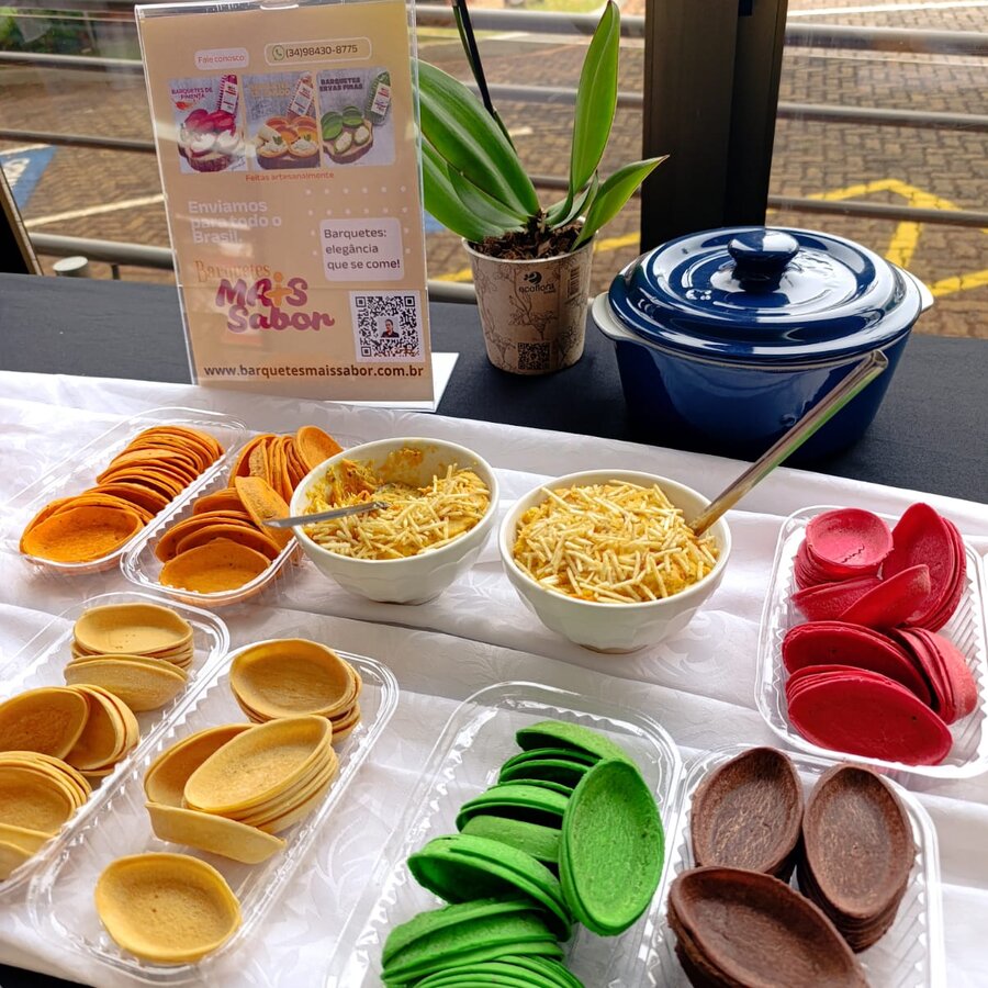 Mesa de evento de cliente 2 com barquetes Mais Sabor
