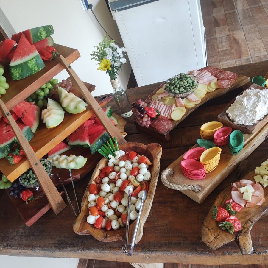 Mesa de evento de cliente 3 com barquetes Mais Sabor