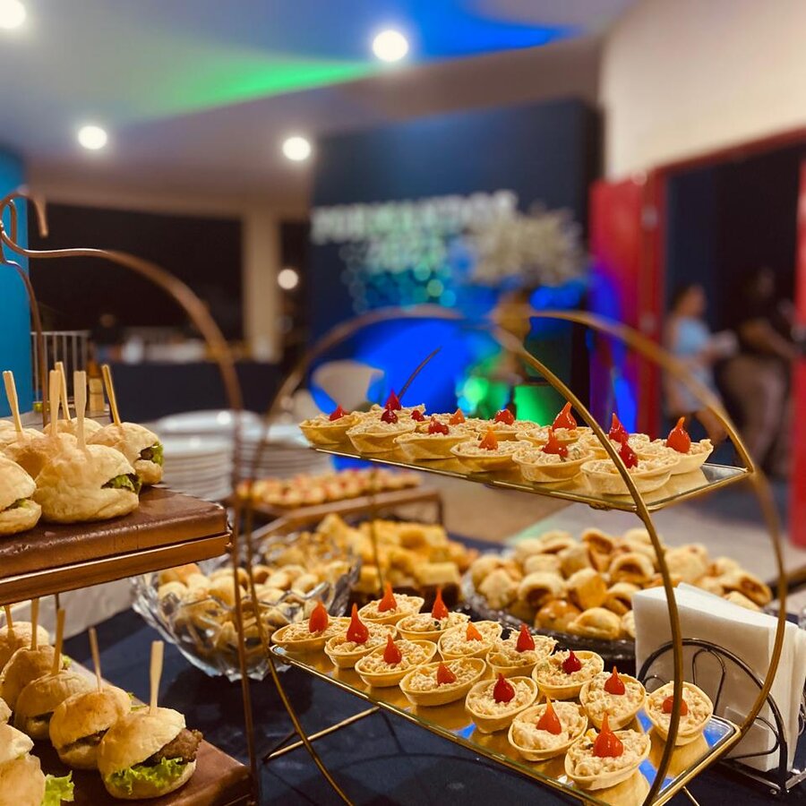 Mesa de evento de cliente 4 com barquetes Mais Sabor